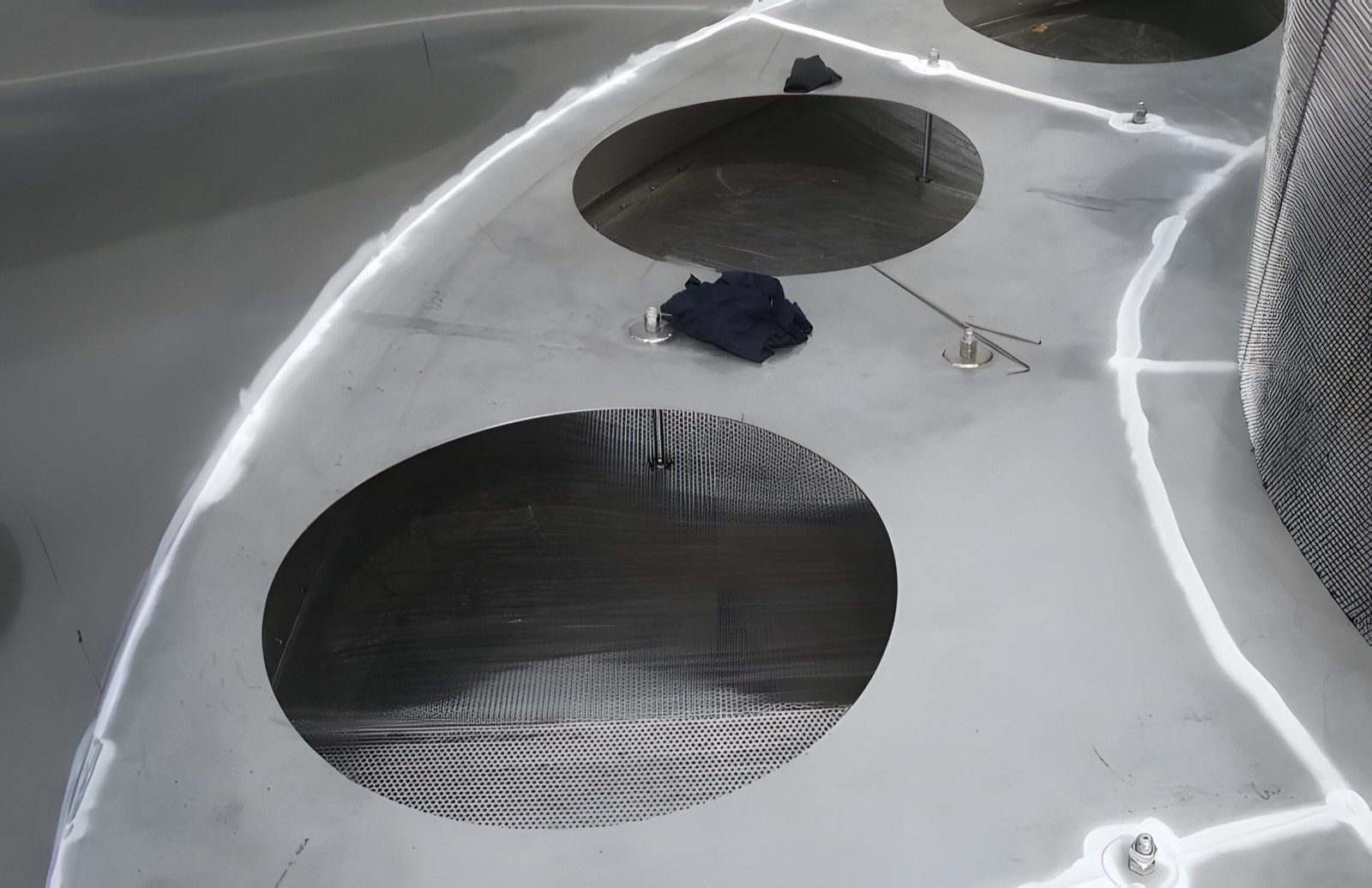 Kontrola jakości spawów zbiornika